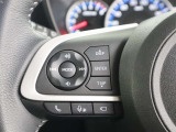 メーター内パネルのコントローラーです。燃費情報などさまざまなデータが見れますよ。
