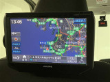 いまや必須装備「ナビゲーション」搭載!知らない場所にスイスイッとドライブ。もう、これなしではハンドルを握れませんね!でも運転中の操作は危険ですのでご注意ですね☆