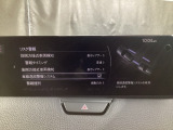 車線逸脱警報システムは、走行中にカメラで車線を検知して、自車が車線から逸脱する可能性があると判断した場合に、警報によりドライバーに通知します。