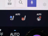 本革シートには、背もたれと座面から爽やかな風が吹き出るシートベンチレーション機能を搭載。夏の暑い日にもシートと密着している背中や足腰の蒸れを防ぎ、快適なドライブを楽しむことができます。