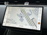 新インフォテイメントシステム「Pivi Pro」に搭載される3Dサラウンドカメラシステム。車輌AIにより車輌を含む周囲の映像を立体的に表示。よりスムーズな駐車や発進が可能となります。
