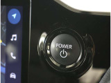スマートキーを携帯していればキーを取り出さずにドアを施錠&解錠。クルマの始動も可能です。