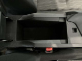アームレスト付きです!長時間運転の疲労を軽減してくれます!