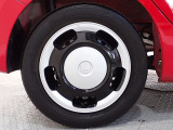 ホイールは車のデザインにマッチした専用タイプです。