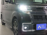 高輝度で点灯速度が速く、しかも消費電力の少ないLEDヘッドライトが装備されています!LEDの明るい光が走行中の視界の確保をサポートして、夜のドライブがより楽しく安全に運転できます♪