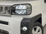 【LEDヘッドライト】悪天候や夜間走行時も良好な視界を確保し安心して運転できる高輝度LEDヘッドライトを装備!点灯速度が早く、消費電力も抑えられています。