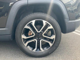 タイヤの残溝も十分にございます。
