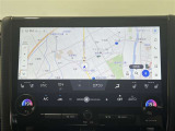 14インチの大きなディスプレイで運転中も見やすくなっております