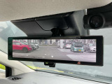 【インテリジェントルームミラー】 車両後方のカメラ映像がミラーに映るので、乗員や荷物が多くても安心♪夜間や悪天候の日でもクリアな映像で視界良好です◎