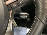 前方の車との車間を設定し、スピードを上げたり緩めたりを自動で行ってくれる追尾式の「レーダークルーズ」。上級装備の一つです!高級車にしかつかない嬉しい機能です。