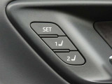運転席は二人分のシートポジションを記憶します。