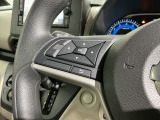 ステアリングにオーディオ操作スイッチが付いています。オーディオ画面に直接タッチしなくても操作が出来ますので、運転に集中できます。