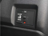 ◆片側電動スライドドア◆狭い駐車場でも乗り降りが楽々♪お子様が隣の車にドアを当ててしまう心配もございません!小さなお子様連れの方もこれで安心。