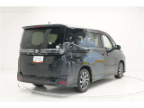 後続車から視認性の良いストップランプの配置で追突抑制になります。