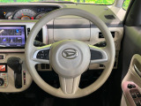 インテリアに合わせたデザインのステアリングは、運転される方のことも考え、運転しやすい形状、大きさです。是非一度、実際に触ってお確かめください。