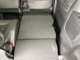 リアシートは簡単に倒すことができるので、ラゲッジルームも広がります。