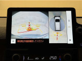 真上から見下ろしたような視点で車とその周囲を確認出来る画面と、車両後方を映し出すバックモニター画面の2つを表示してくれます。