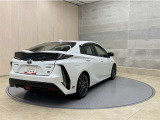 「中古車ハイブリッド保証」付き。ハイブリット機構を無償で保証します。保証期間は初度登録年月から10年目まで、または3年間の長い方。但し累計走行距離が20万km以内。