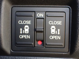 運転席からもスライドドアをボタン操作でスピーディーに開閉できます!またスマートキーでも操作できるので便利です。