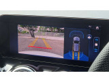 【リバ-ス連動カメラシステム】リバースと連動し、車両後方の映像をディスプレィに表示歪みの少ないカメラにより鮮明な画像で後退の運転操作をサポートします。