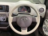 インテリアに合わせたデザインのステアリングは、運転される方のことも考え、運転しやすい形状、大きさです。是非一度、実際に触ってお確かめください。