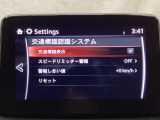 フォワードセンシングカメラで認識した交通標識をアクティブドライビングディスプレイに表示し、交通標識の見落とし防止を図り、安全運転を支援します。