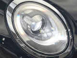 ●LEDヘッドライト:夜間走行時も良好な視界を確保し安心して運転できる高輝度LEDヘッドライトを装備!点灯速度が早く、消費電力も抑えられています。