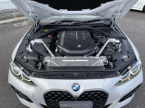 安心のBMW認定中古車は100項目の箇所を徹底的にチェック致します。機械的な箇所や電気系、コンピューターなどをご納車前に点検し、交換基準に達した部品は全て新品に修理返品した後にご納車致します。