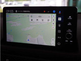 ◆Google マップ◆運転中も音声だけで安全に目的地設定ができます。交通状況の変化をリアルタイムに反映し、最適なルートをご案内します。