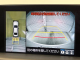 【パノラミックビューモニター】専用のカメラにより、上から見下ろしたような視点で360度クルマの周囲を確認することができます☆死角部分も確認しやすく、狭い場所での切り返しや駐車もスムーズに行えます。
