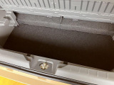 フレキシブルボードを開けることで高さのある荷物も載せることができます。