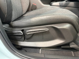 高さ調整も可能なシート。ドライビングポジションは運転には重要ですよね