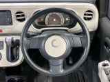 インテリアに合わせたデザインのステアリングは、運転される方のことも考え、運転しやすい形状、大きさです。是非一度、実際に触ってお確かめください。