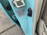 タイヤの空気圧調整のシールになります。