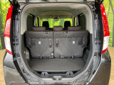 普段のお買い物や通勤、送迎等に十分な荷室スペースを確保しております。セカンドシートを倒すと、大きな荷物の積載も可能です♪