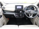 前席全体 目線も高く広い視界で安心して運転することができますね!