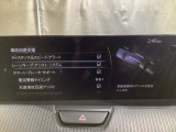 カメラが車線を認識してはみ出しそうになるとステアリングアシストが介入するレーン・キープ・アシストシステムを装備しております。お好みで作動・非作動の設定も可能です。