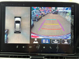 【全方位モニター】リバースに入れた際、車両全体を見渡している映像に切り替わります。また、見通しが悪い場所で便利な前方ワイド映像やすれ違いに便利な助手席側ワイド映像など切り替えが出来ますよ♪