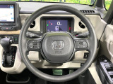 インテリアに合わせたデザインのステアリングは、運転される方のことも考え、運転しやすい形状、大きさです。是非一度、実際に触ってお確かめください。