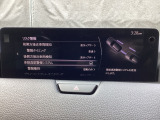 車線逸脱警報システム は自車が車線から逸脱する可能性があることを知らせる装置です。走行中に車線の白線 (黄線) を検知して、自車が車線から逸脱する可能性があると判断した場合に運転者に知らせます。