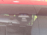 【ホンダセンシング】走行中に前方の車両等を認識し、衝突しそうな時は警報とブレーキで衝突回避と被害軽減をアシスト。より安全にドライブをお楽しみいただけます。