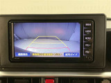 【バックカメラ】あると便利なバックカメラ装備!駐車時に後方がリアルタイム映像で確認できます。立体駐車場や夜間の車庫入れ時に大活躍!運転スキルに関わらず、今や必須となった装備ですね♪