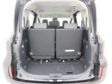 広い開口幅のおかげで大きな荷物も出し入れ楽々。旅行や買い物など、荷物が多くなってしまった時もしっかり活躍してくれます。