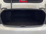積み下ろしのしやすいデッキにはたっぷりと荷物を積み込んでいただけます。遊びから仕事まで、様々なシーンで頼れます♪