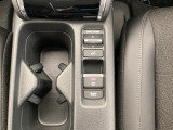 停車中にブレーキペダルを踏み続けなくてもブレーキ保持ができるオートマチックブレーキホールド機能もついております。