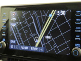 メーカー装着の9インチディスプレイオーディオを装備しております。