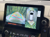 【パノラミックビューモニター】専用のカメラにより、上から見下ろしたような視点で360度クルマの周囲を確認することができます☆死角部分も確認しやすく、狭い場所での切り返しや駐車もスムーズに行えます。
