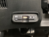 ハンドルの左下にETCがついています。高速道路の料金所の通過も楽々です!。 カードの取り出しもしやすい場所についています。