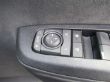 駐車時や狭い道でのすれ違い時に気を使うミラー。電動格納式ドアミラーはそんな時に便利です。
