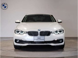 【キドニーグリル】BMWは約90年もの間、ほぼ全ての車両にひと目でBMWだと分かるこの特徴的なフロントグリルが備えられ、デザイン・アイコンとして親しまれてきました。
